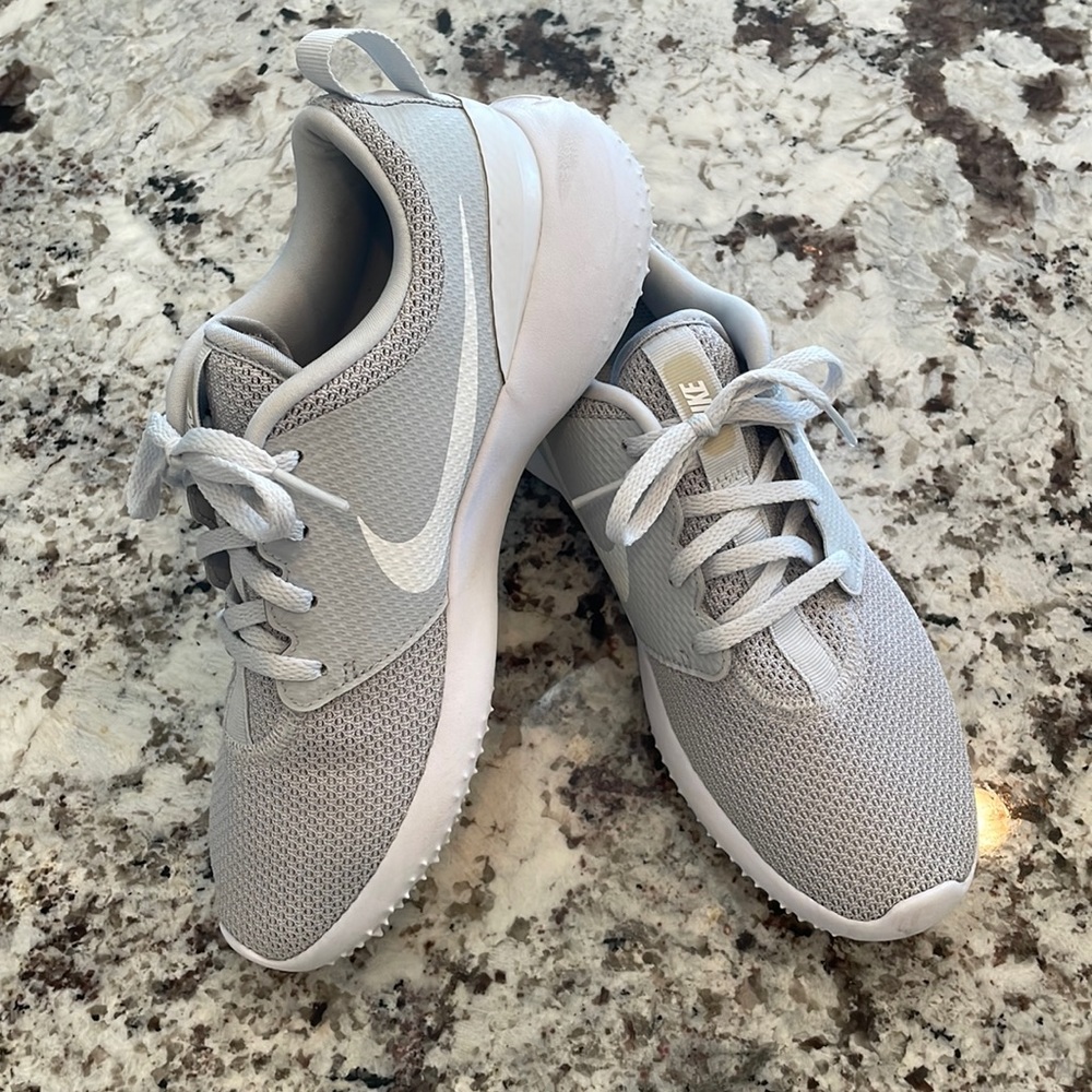 Nike Roshe Golf Shoes - Womens size 6 Gray